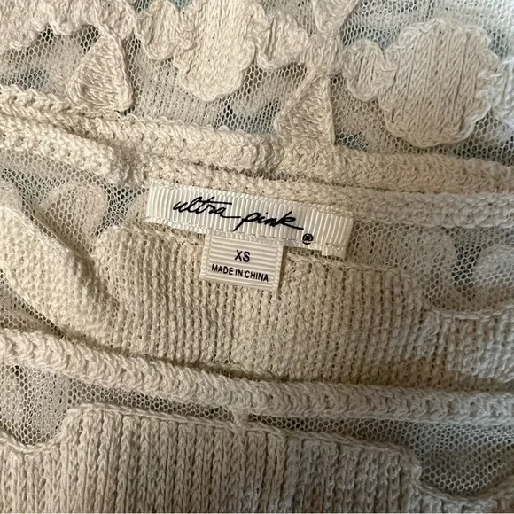 EUC (Ultra Pink) Lace Top XS - Picture 7 of 7